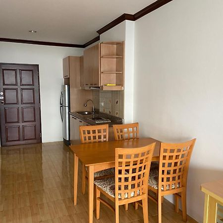 View Talay 5 At Nong Apartment Pattaya Exterior foto